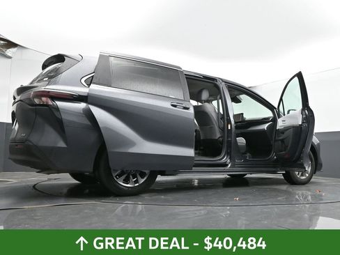 Used 2025 Toyota Sienna LE image 73