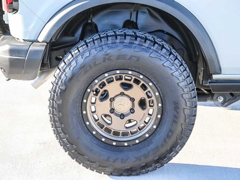 Used 2022 Ford Bronco Badlands image 11