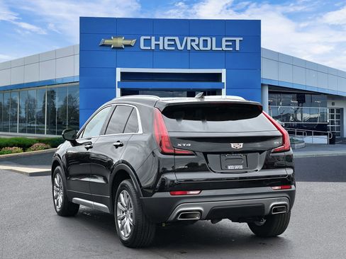 Certified 2023 Cadillac XT4 Premium Luxury w/ Cold Weather Package AWD/4WD image 3