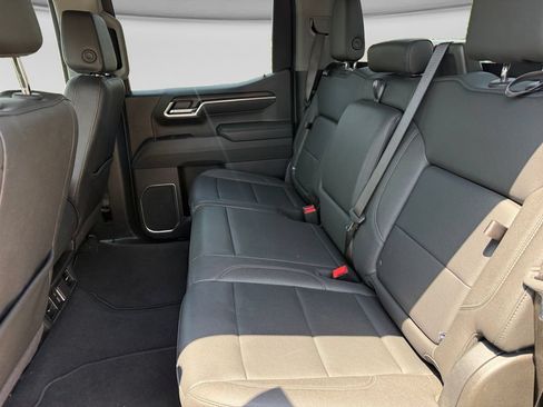 Used 2025 GMC Sierra 1500 SLT AWD/4WD image 12