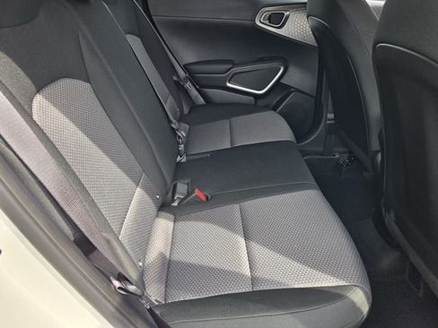 Used 2025 Kia Soul LX w/ LX Technology Package FWD image 35