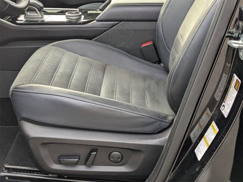 Used 2025 Mitsubishi Outlander SE image 20