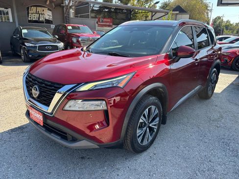 Used 2022 Nissan Rogue SV w/ SV Premium Package FWD image 2