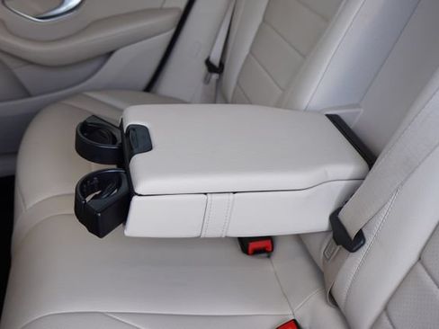 Used 2021 Mercedes-Benz GLC 300 4MATIC image 28