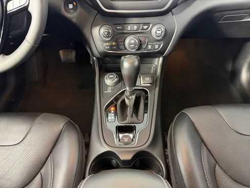 Used 2023 Jeep Cherokee Altitude Lux w/ Mopar Interior Package AWD/4WD image 17