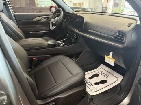 New 2026 Chevrolet Traverse LT w/ LPO, Floor Liner Package FWD image 9