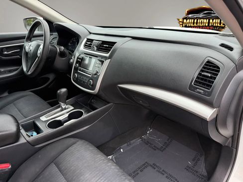 Used 2017 Nissan Altima 2.5 S w/ Power Driver Seat Package FWD image 18