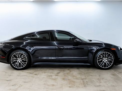 Used 2023 Porsche Taycan image 4