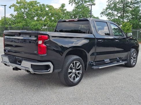 Used 2022 Chevrolet Silverado 1500 LT AWD/4WD image 9
