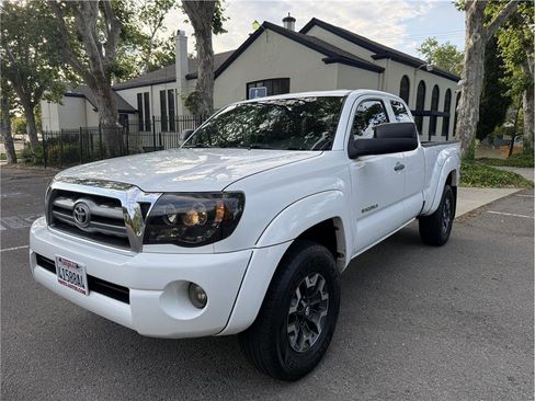 Used 2010 Toyota Tacoma PreRunner RWD image 1