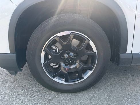 Used 2025 Honda Pilot EX-L image 3