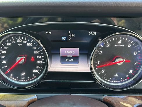 Used 2017 Mercedes-Benz E 300 4MATIC image 31