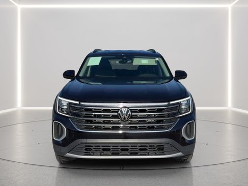 Used 2025 Volkswagen Atlas SE FWD image 2