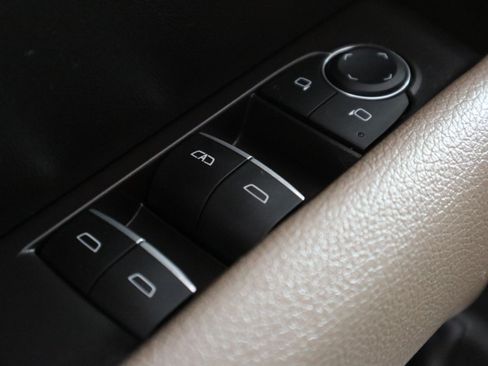 Used 2024 GMC Canyon Denali AWD/4WD image 30