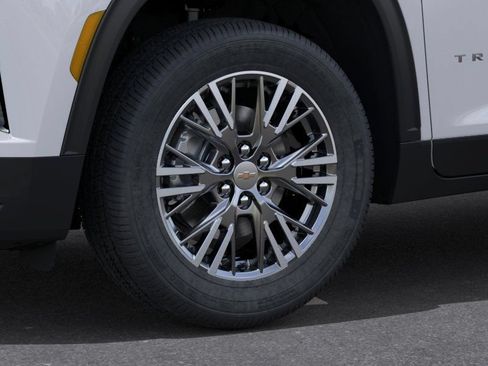 New 2026 Chevrolet Traverse LT w/ Driver Confidence Package AWD/4WD image 9
