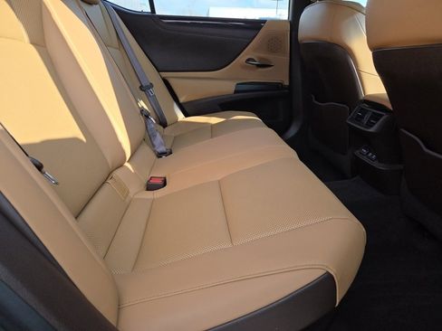 Used 2020 Lexus ES 300h w/ Premium Package image 5