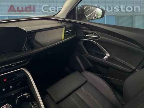 Certified 2025 Audi Q5 Prestige image 28