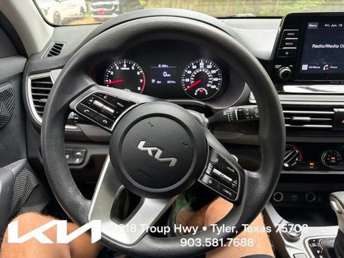 Used 2022 Kia Seltos LX AWD/4WD image 15