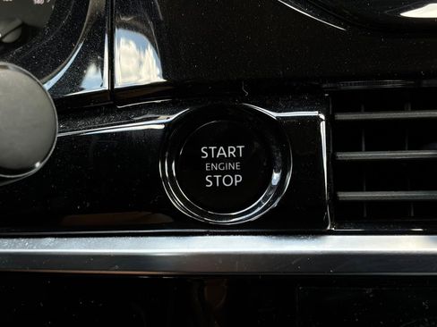 Used 2025 Nissan Pathfinder SV FWD image 30