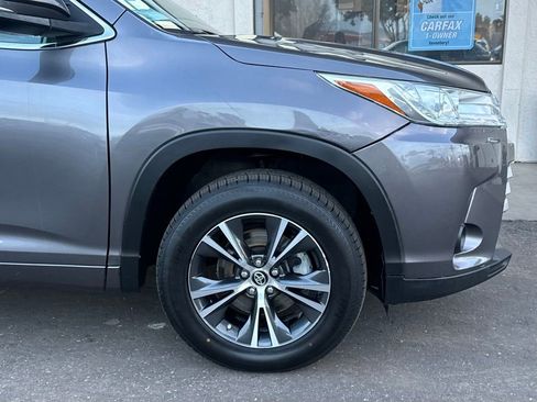 Used 2018 Toyota Highlander LE w/ Carpet Mat Package (TMS) FWD image 2