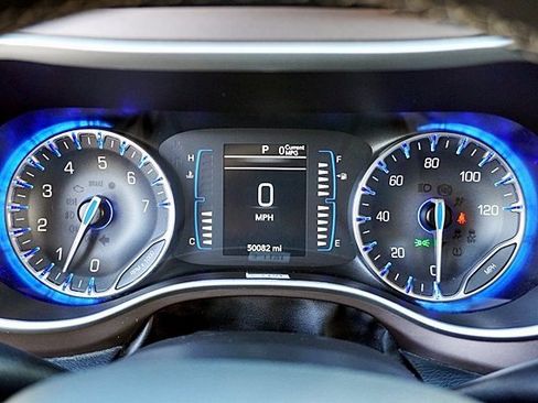 Used 2022 Chrysler Voyager LX image 33