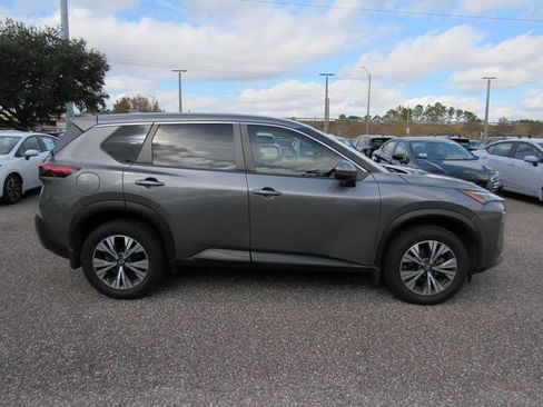 Used 2023 Nissan Rogue SV image 2