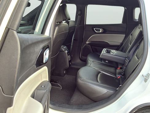 Used 2025 Jeep Compass Limited AWD/4WD image 16