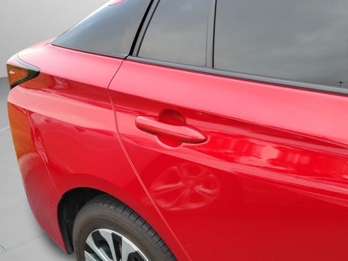 Used 2022 Toyota Prius LE AWD/4WD image 19