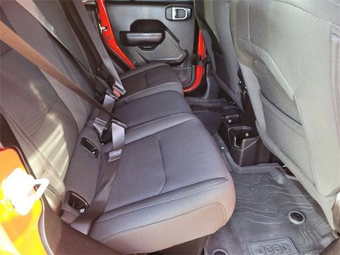 Used 2023 Jeep Gladiator Willys image 13
