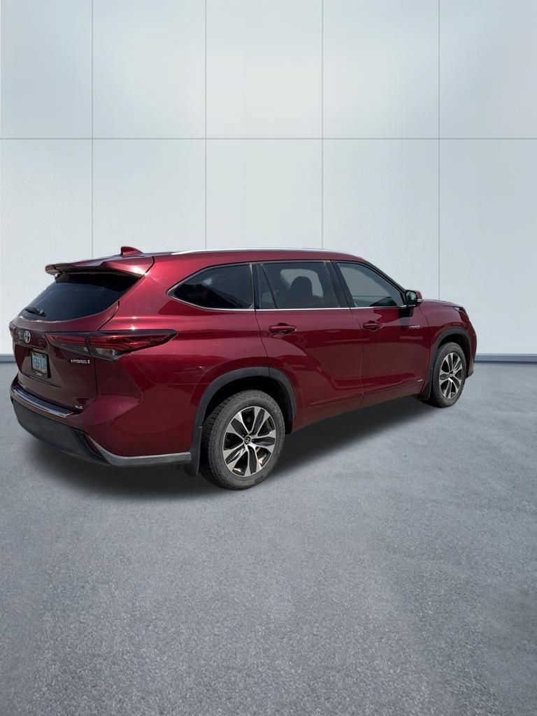 Used 2021 Toyota Highlander XLE AWD/4WD image 10