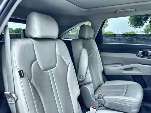 Certified 2025 Kia Sorento EX w/ Panoramic Sunroof Package FWD image 26
