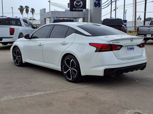Used 2023 Nissan Altima 2.5 SR w/ SR Premium Package FWD image 6