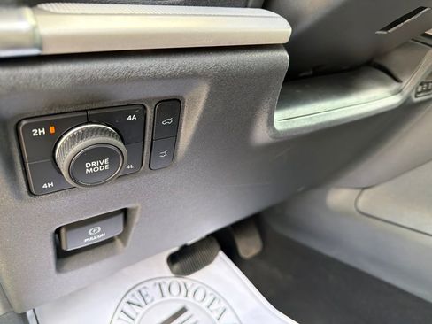 Used 2025 Ford Expedition Active AWD/4WD image 14
