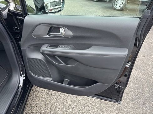 New 2026 Chrysler Voyager LX image 24
