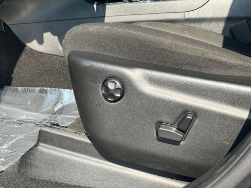 Used 2021 Jeep Grand Cherokee Laredo image 27