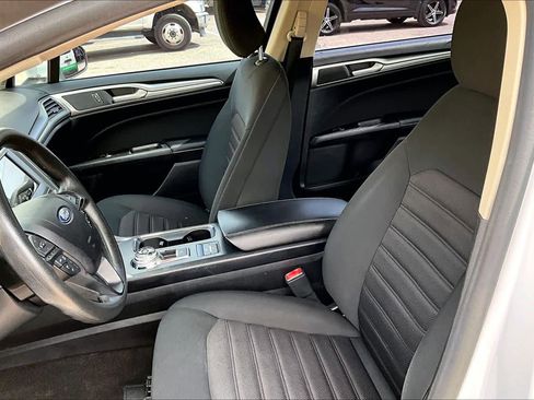 Used 2020 Ford Fusion SE image 8