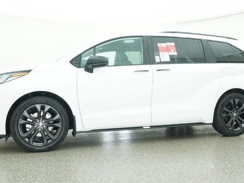 New 2026 Toyota Sienna XSE FWD image 4