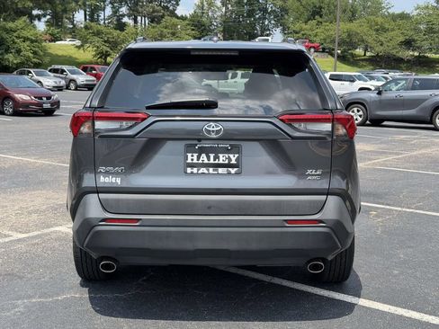 Used 2021 Toyota RAV4 XLE AWD/4WD image 21