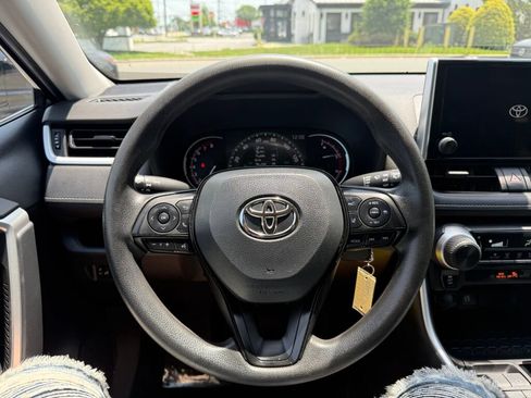 Used 2023 Toyota RAV4 LE AWD/4WD image 12