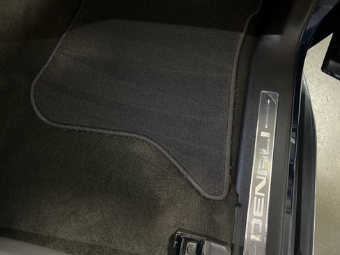 Used 2018 GMC Yukon Denali w/ Open Road Package AWD/4WD image 15