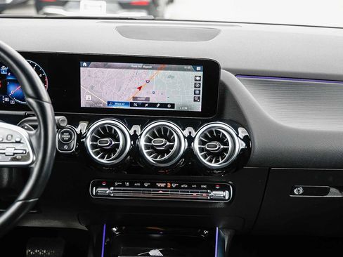 Used 2023 Mercedes-Benz GLA 250 4MATIC image 11