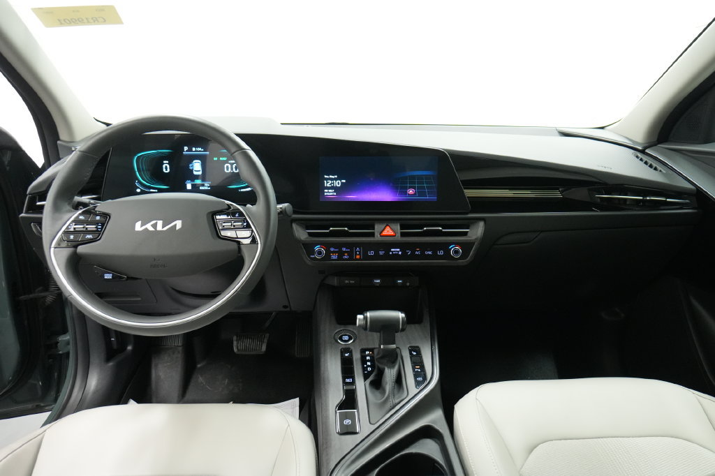 Used 2023 Kia Niro EX FWD image 27