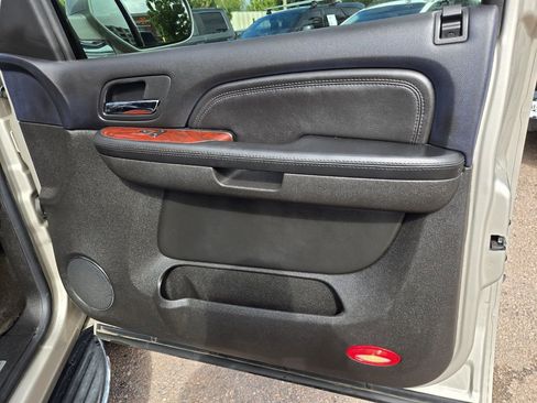 Used 2007 Cadillac Escalade EXT w/ Information Package image 22