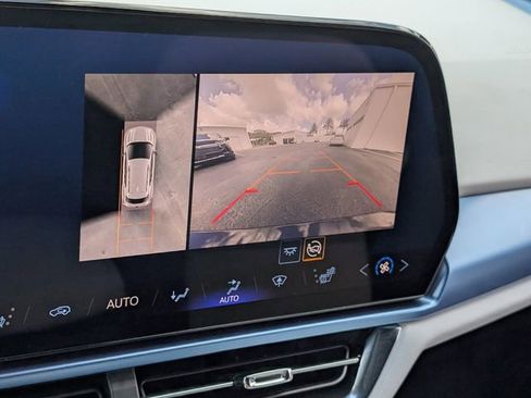 Used 2025 Chevrolet Equinox EV LT image 27