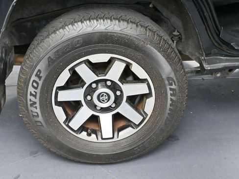 Used 2021 Toyota 4Runner TRD Off-Road Premium AWD/4WD image 37