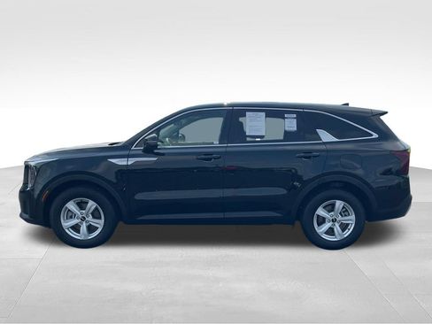 Used 2026 Kia Sorento LX FWD image 2