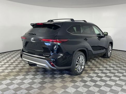 New 2026 Toyota Highlander Platinum image 6
