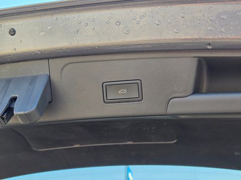 Used 2025 Volkswagen Atlas Cross Sport SE image 15