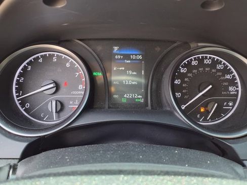 Used 2023 Toyota Camry SE w/ Convenience Package FWD image 12
