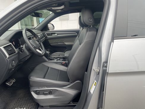 Certified 2022 Volkswagen Atlas Cross Sport SEL R-Line AWD/4WD image 8